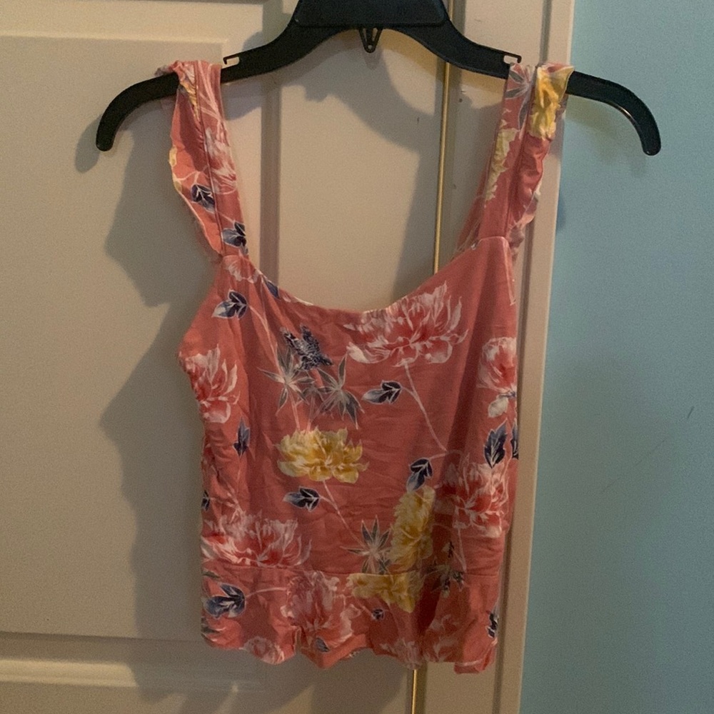 CUTE Floral tank!